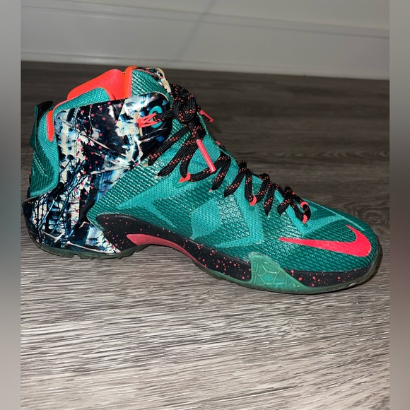 Kobe basketball sneakers from flight club - Picture 1 of 4